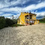 House Lucia *