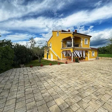 House Lucia *