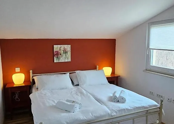 House Lucia فودنيان