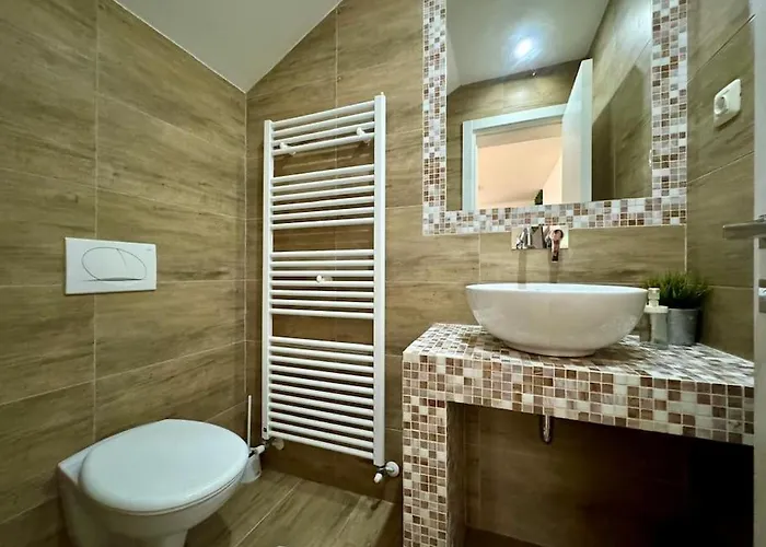 House Lucia * فودنيان